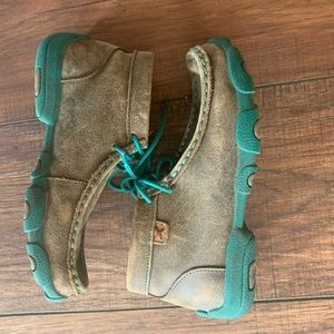 Gently used girls twisted x shoes